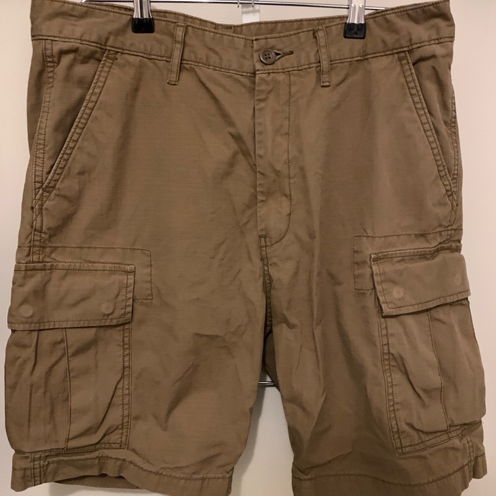 Men’s Brown Levi Cargo Shorts-33 Waist
